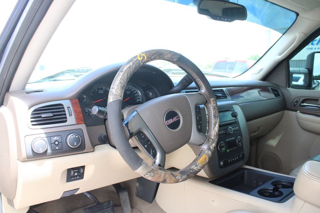 Used 2009 GMC Sierra 2500 SLT w/ Entertainment Package AWD/4WD image 2