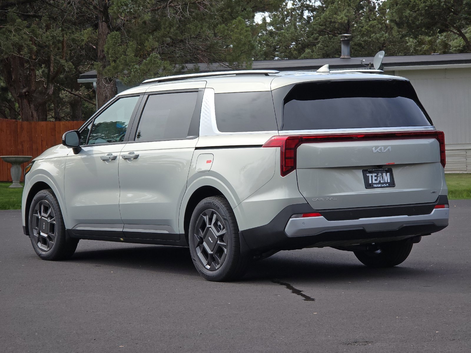 New 2026 Kia Carnival EX image 6