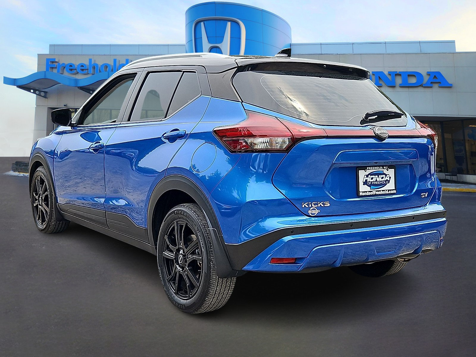 Used 2023 Nissan Kicks SV FWD image 5