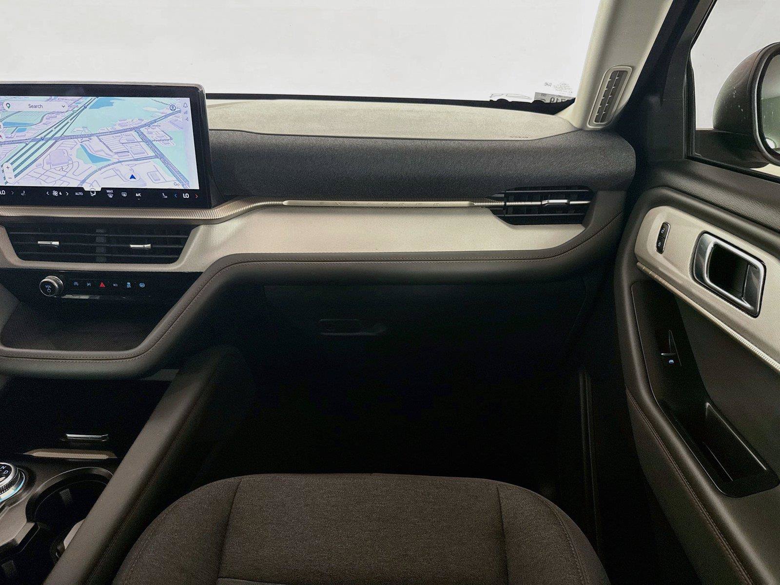 Used 2025 Ford Explorer Active RWD image 32
