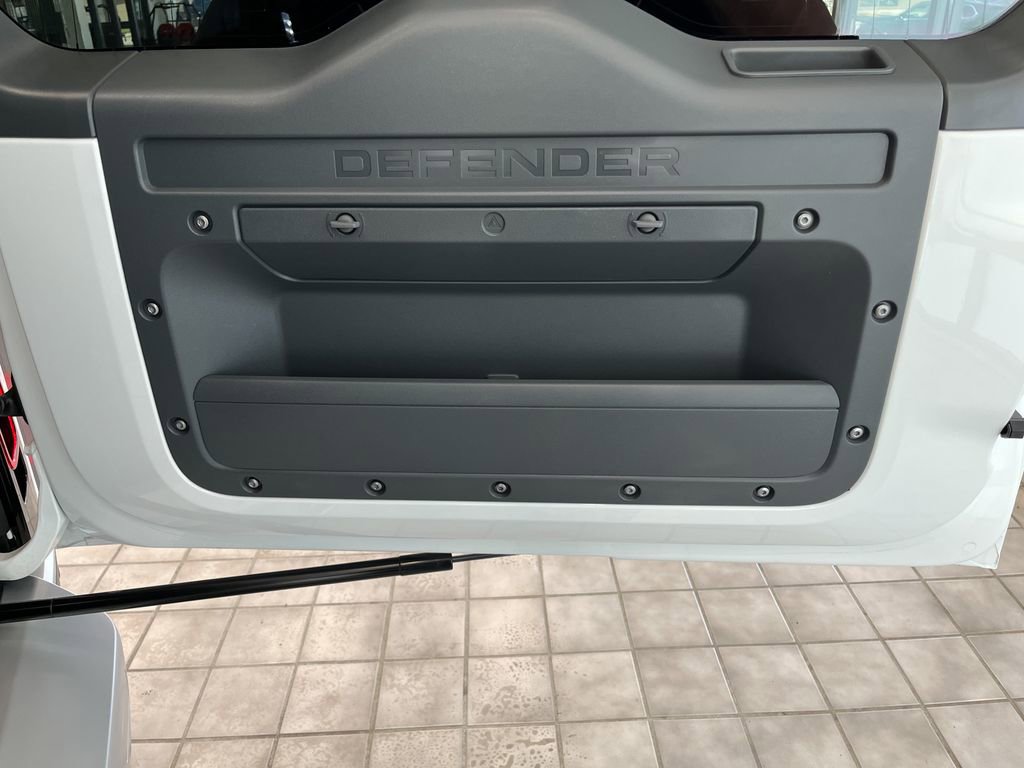 Used 2025 Land Rover Defender 110 S image 34