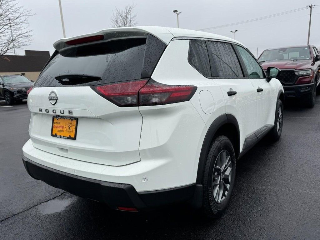 Used 2025 Nissan Rogue S image 3