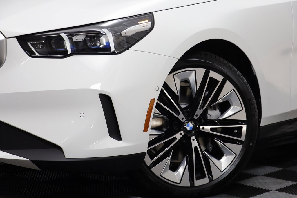 New 2026 BMW i5 eDrive40 image 3
