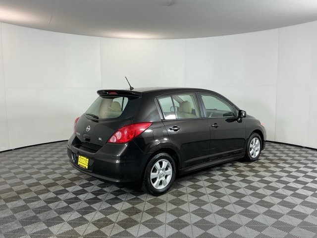 Used 2011 Nissan Versa SL image 5