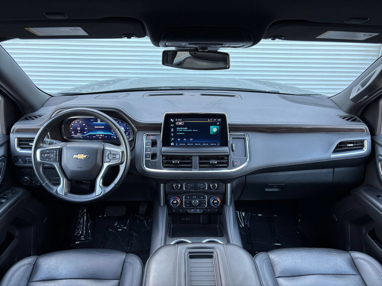 Used 2024 Chevrolet Suburban LT RWD image 35