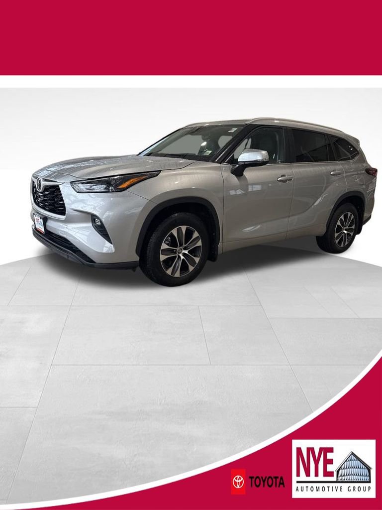 Used 2025 Toyota Highlander AWD