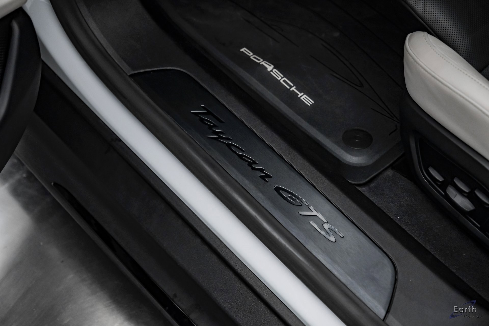 Used 2023 Porsche Taycan GTS w/ Premium Package image 38