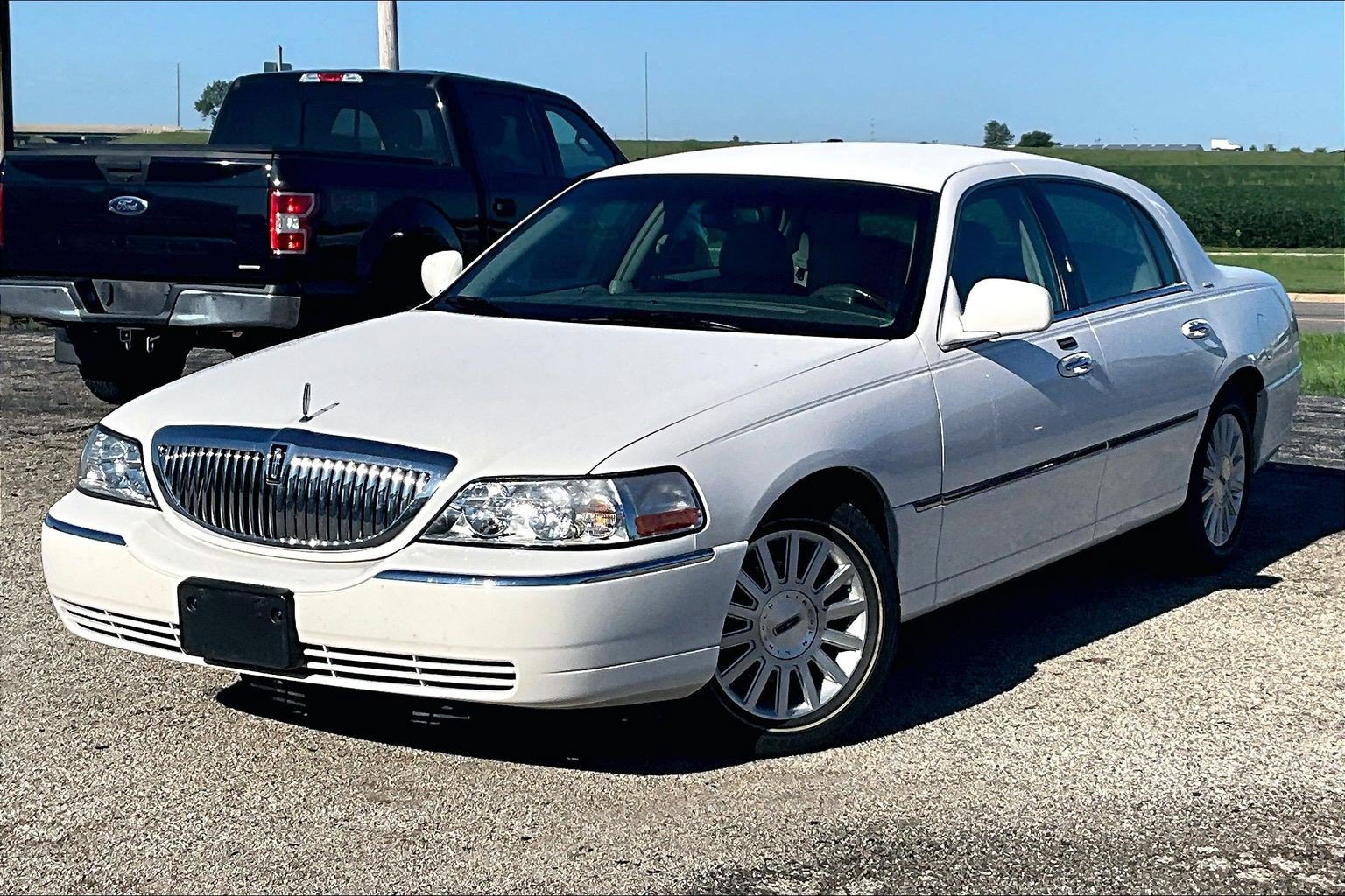 Used 2004 Lincoln Town Car Ultimate RWD image 7