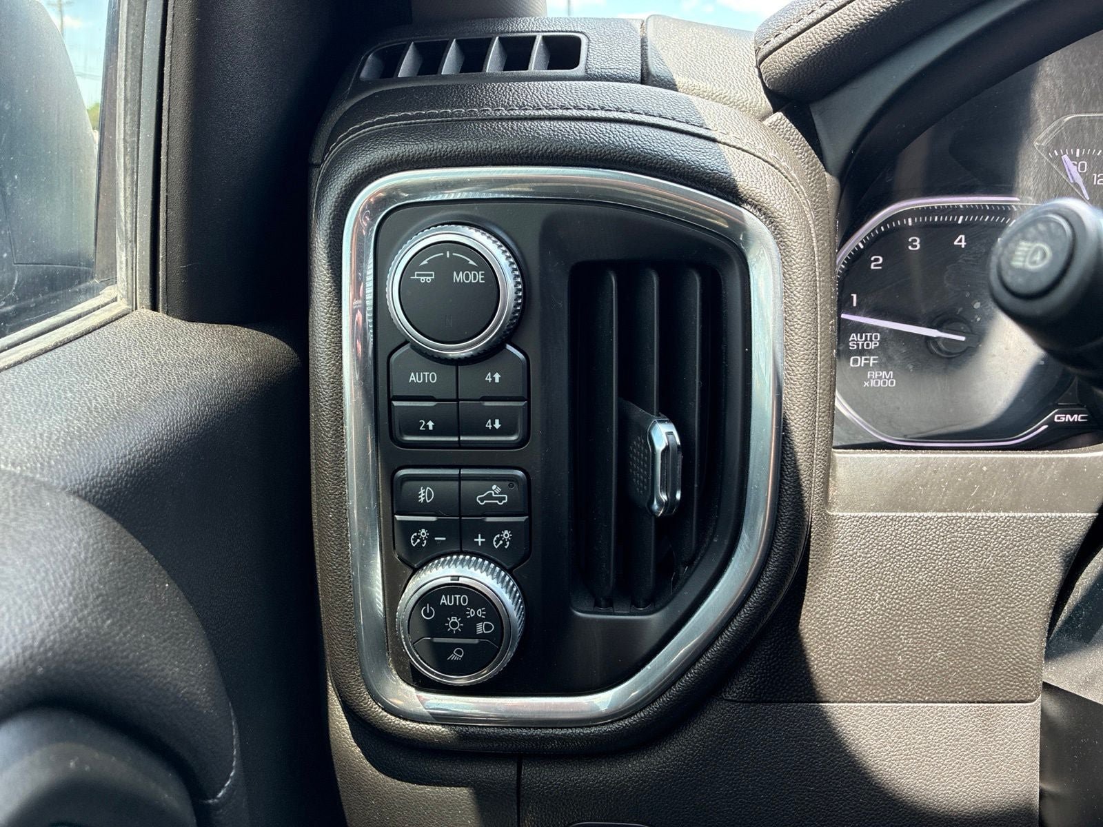 Used 2020 GMC Sierra 1500 SLT w/ SLT Premium Plus Package AWD/4WD image 30