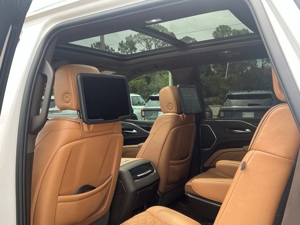 Used 2023 Cadillac Escalade Premium Luxury w/ Performance Package AWD/4WD image 45