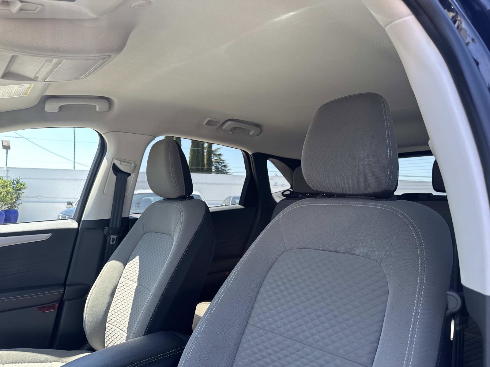 Used 2022 Ford Escape SE w/ SE Sport Appearance Package image 16