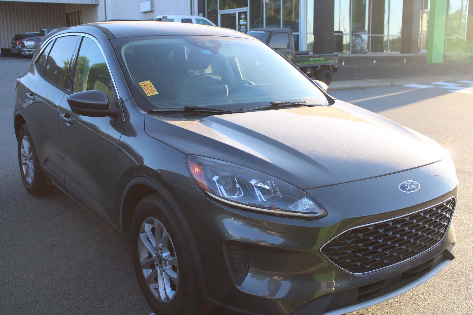 Used 2020 Ford Escape SE FWD image 3
