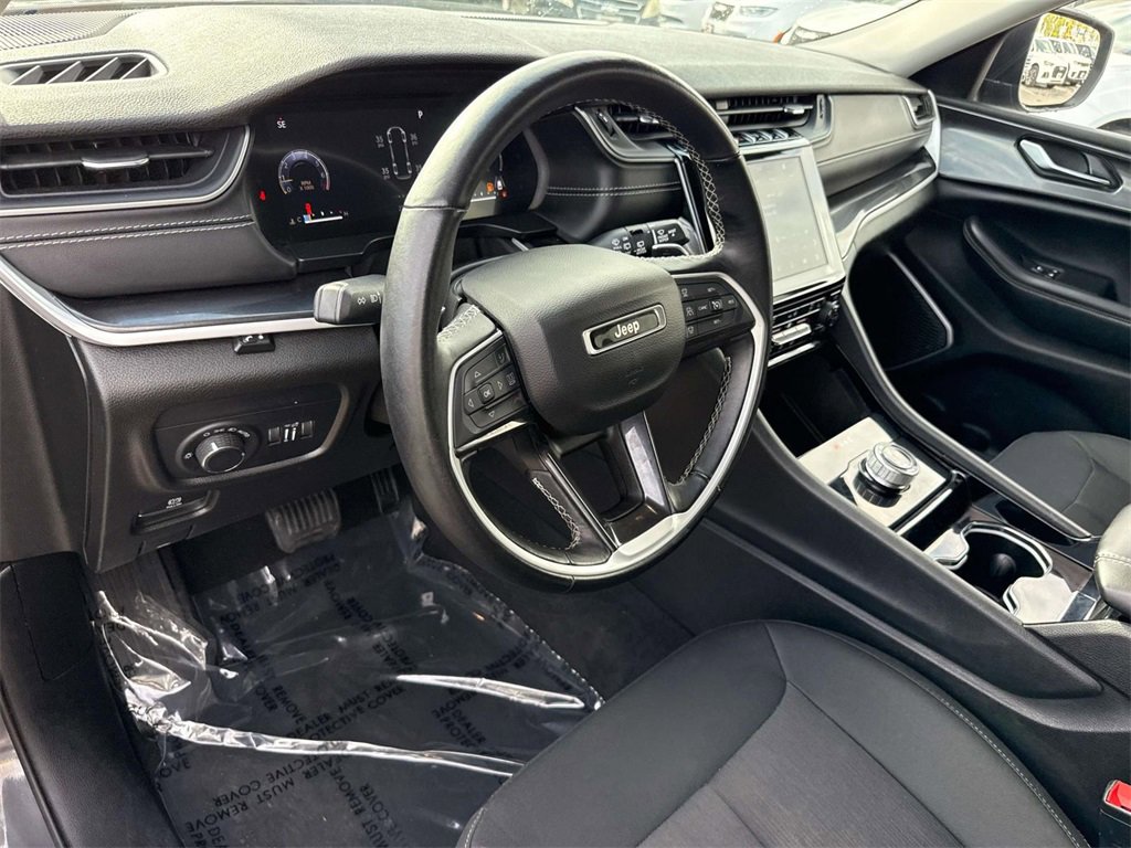 Used 2022 Jeep Grand Cherokee Laredo w/ Luxury Tech Group I image 26