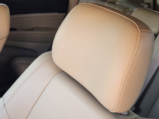 Used 2017 Jeep Grand Cherokee Limited image 14