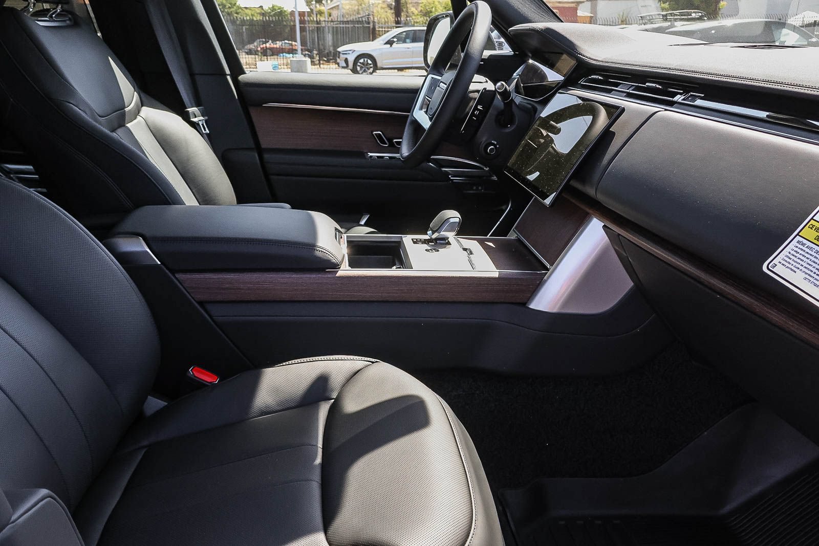 New 2026 Land Rover Range Rover Long Wheelbase SE AWD/4WD image 15
