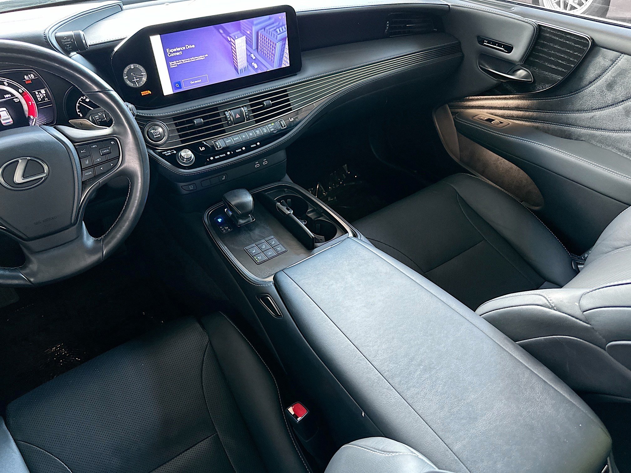 Used 2023 Lexus LS 500 w/ Accessory Package (Z2) RWD image 22