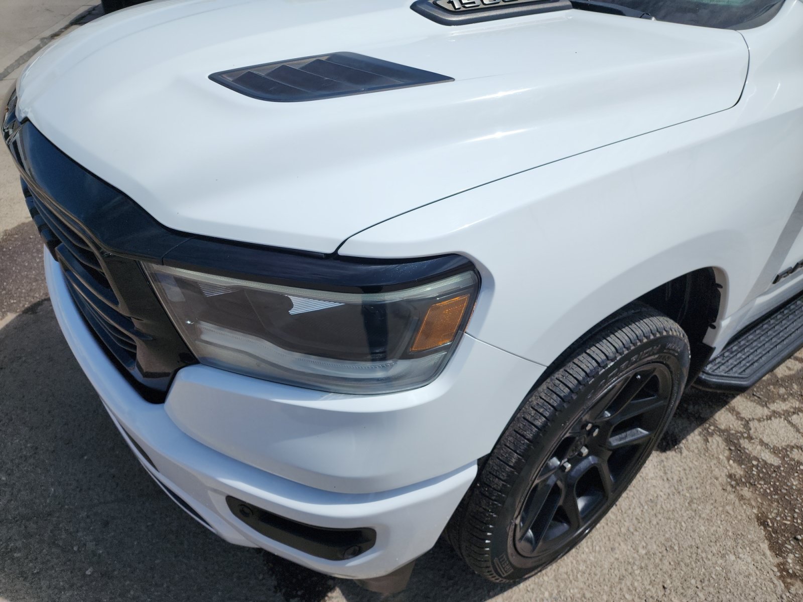 Used 2024 RAM 1500 Laramie AWD/4WD image 11