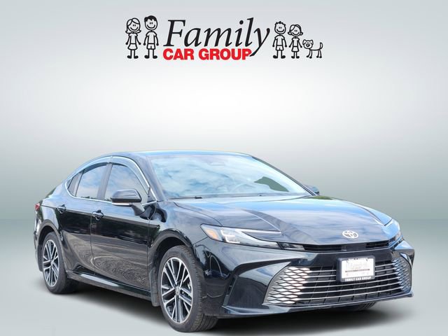 Used 2025 Toyota Camry XLE AWD/4WD image 2