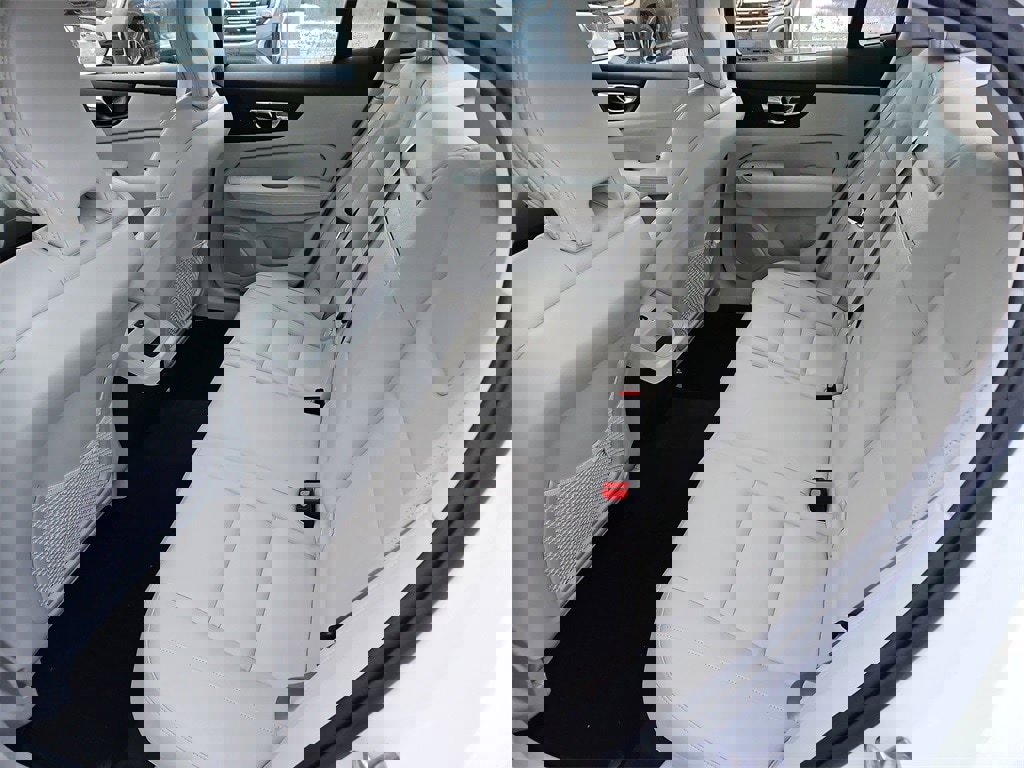 Used 2020 Volvo S60 T6 Momentum w/ Protection Package Premier image 33