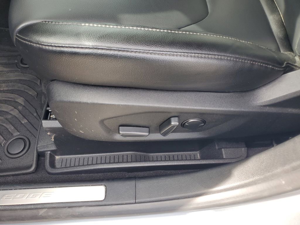 Used 2024 Ford Edge Titanium image 16