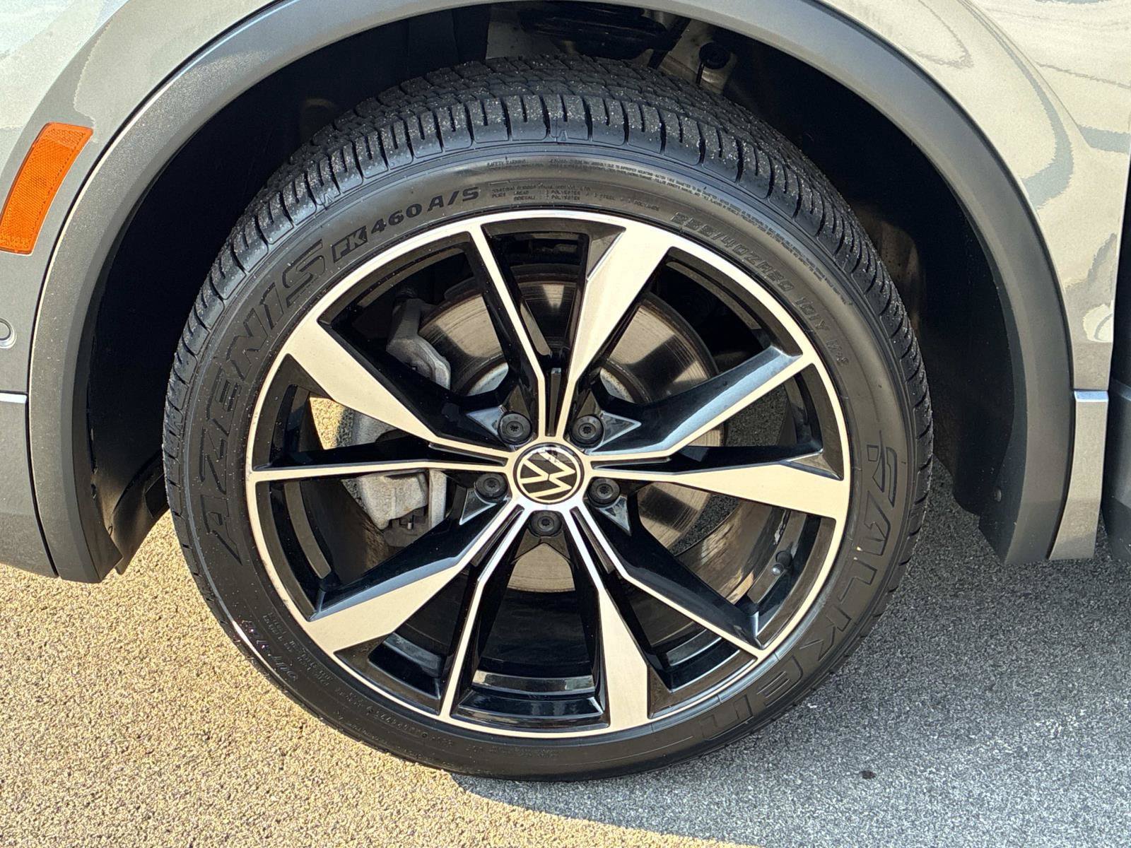 Certified 2024 Volkswagen Tiguan SEL R-Line AWD/4WD image 21