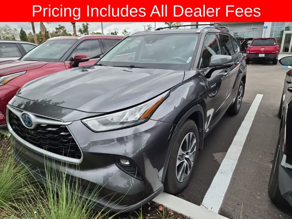 Used 2020 Toyota Highlander XLE AWD/4WD image 3