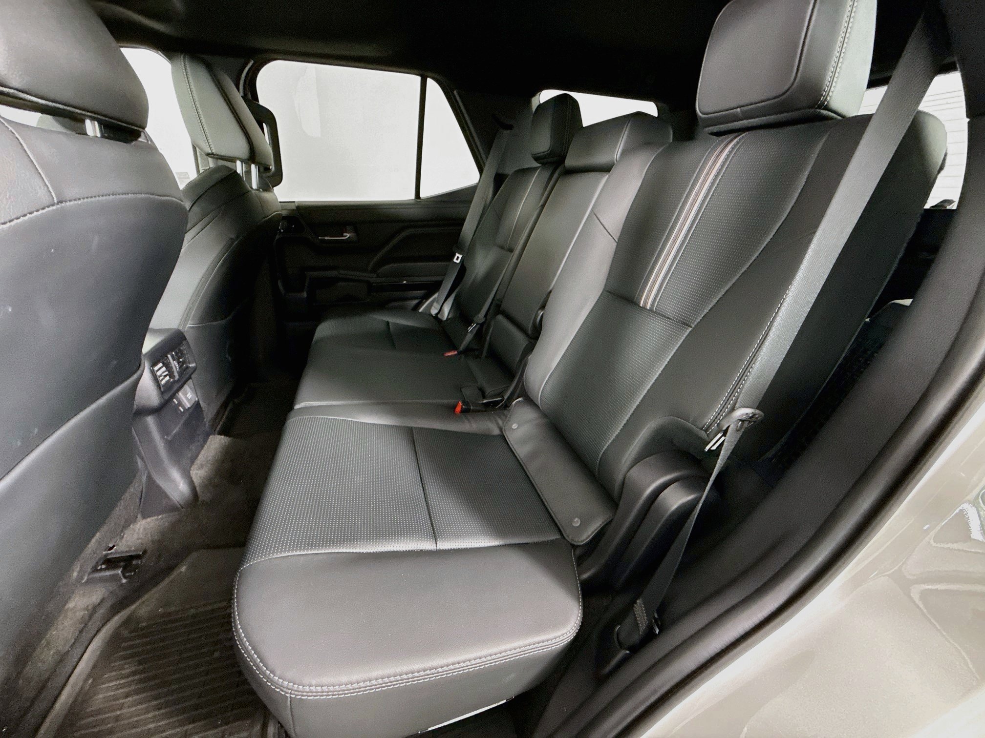 Used 2025 Toyota 4Runner Limited AWD/4WD image 24