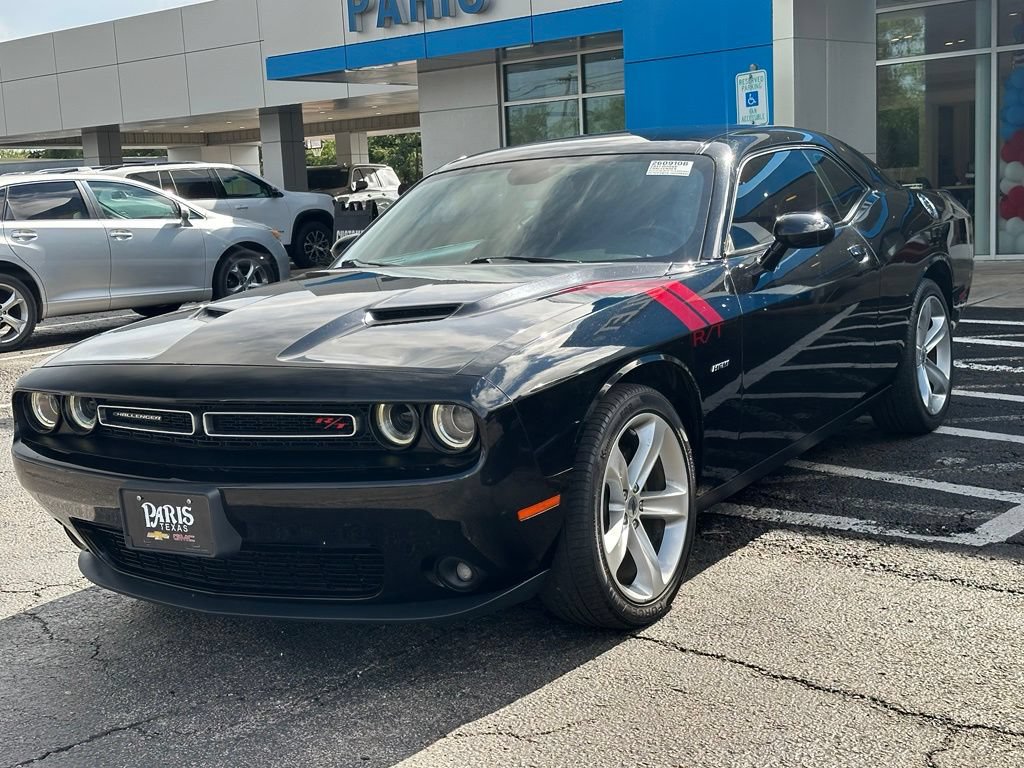 Used 2017 Dodge Challenger R/T RWD image 3
