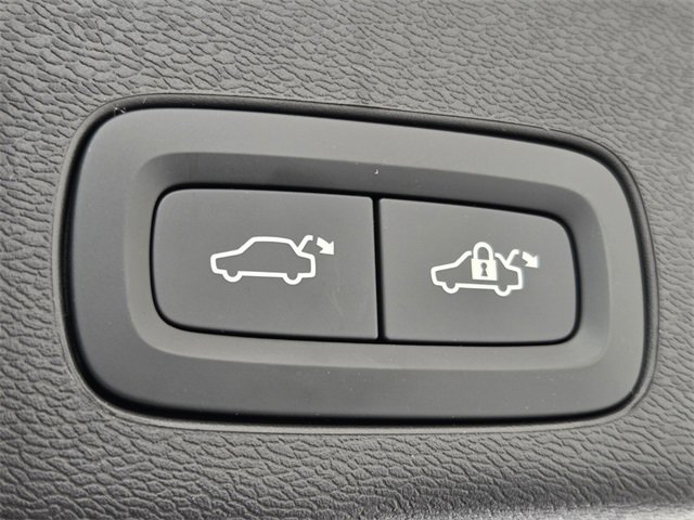 Certified 2026 Volvo XC60 B5 Core image 19