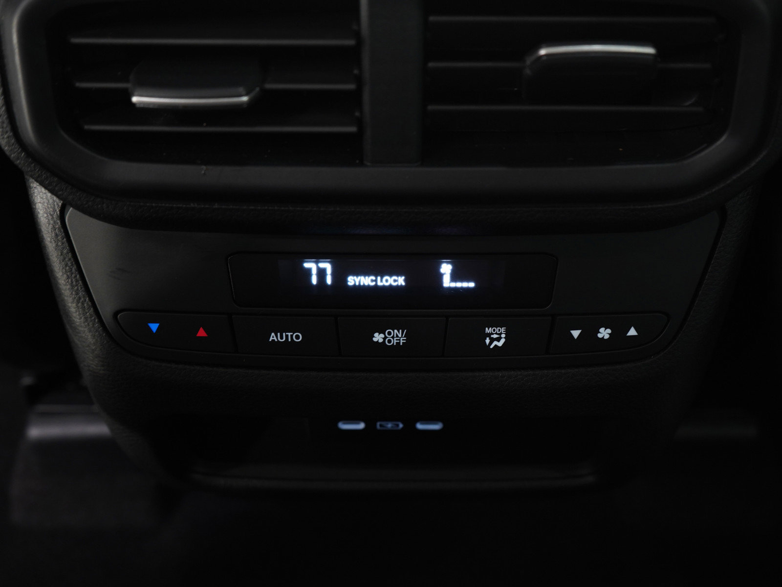 Used 2024 Honda Pilot Touring image 23
