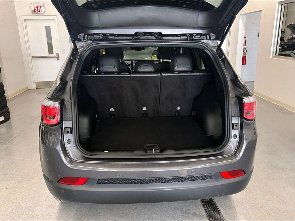 Used 2024 Jeep Compass Limited image 34