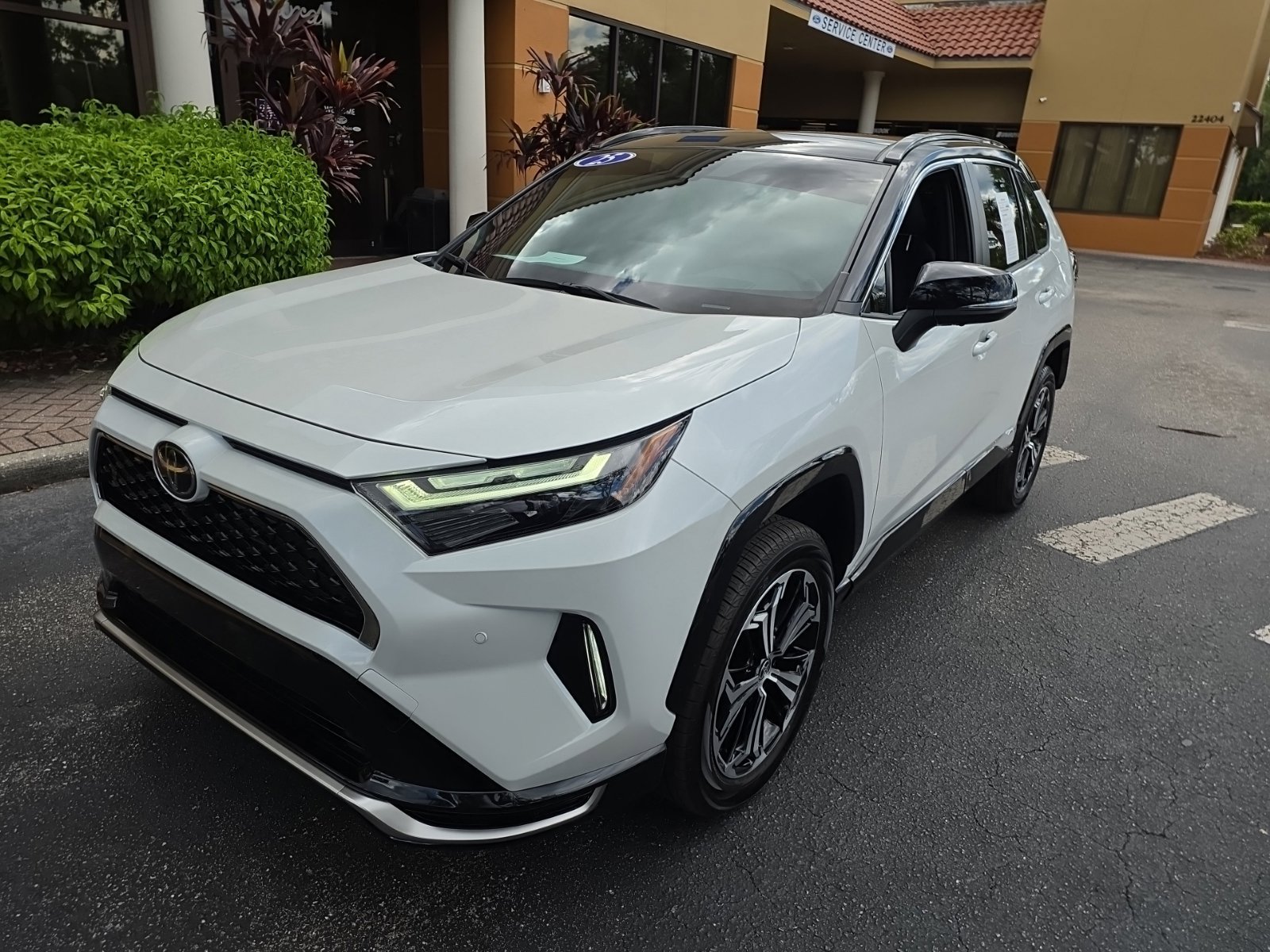 Used 2025 Toyota RAV4 XSE w/ Premium Package AWD/4WD image 2