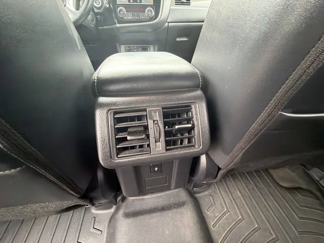 Used 2019 Mitsubishi Outlander SEL AWD/4WD image 16
