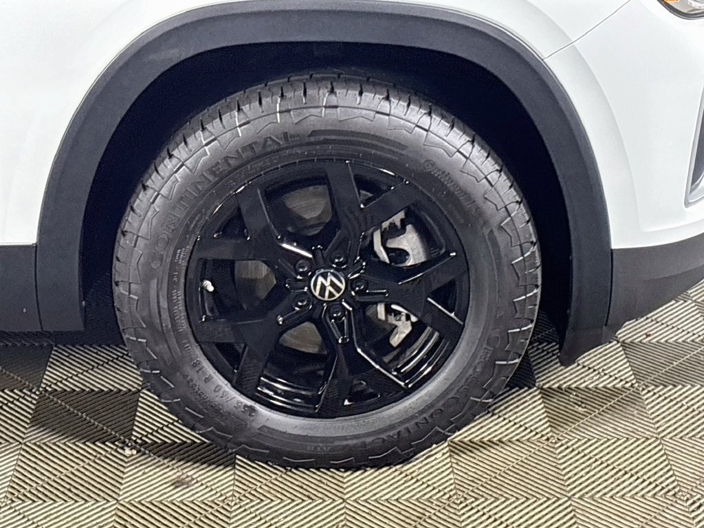 Certified 2024 Volkswagen Atlas Peak Edition SE AWD/4WD image 24