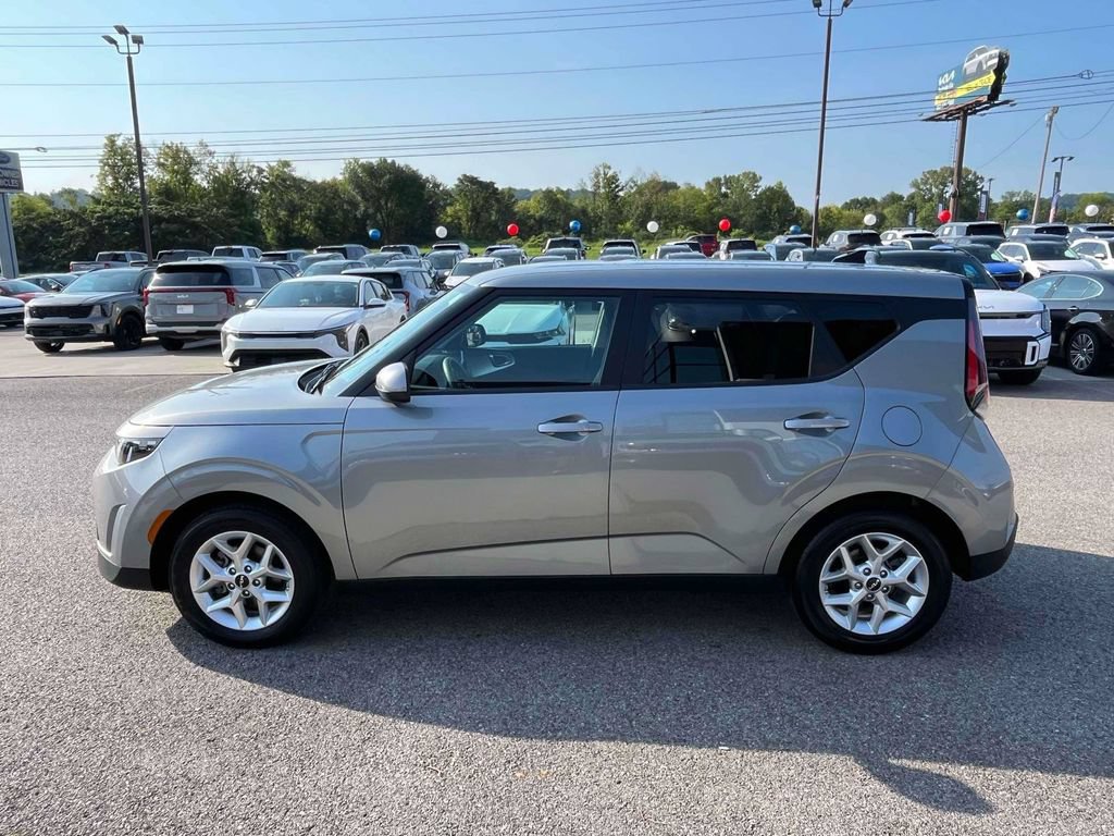 Used 2025 Kia Soul LX w/ LX Technology Package FWD image 29