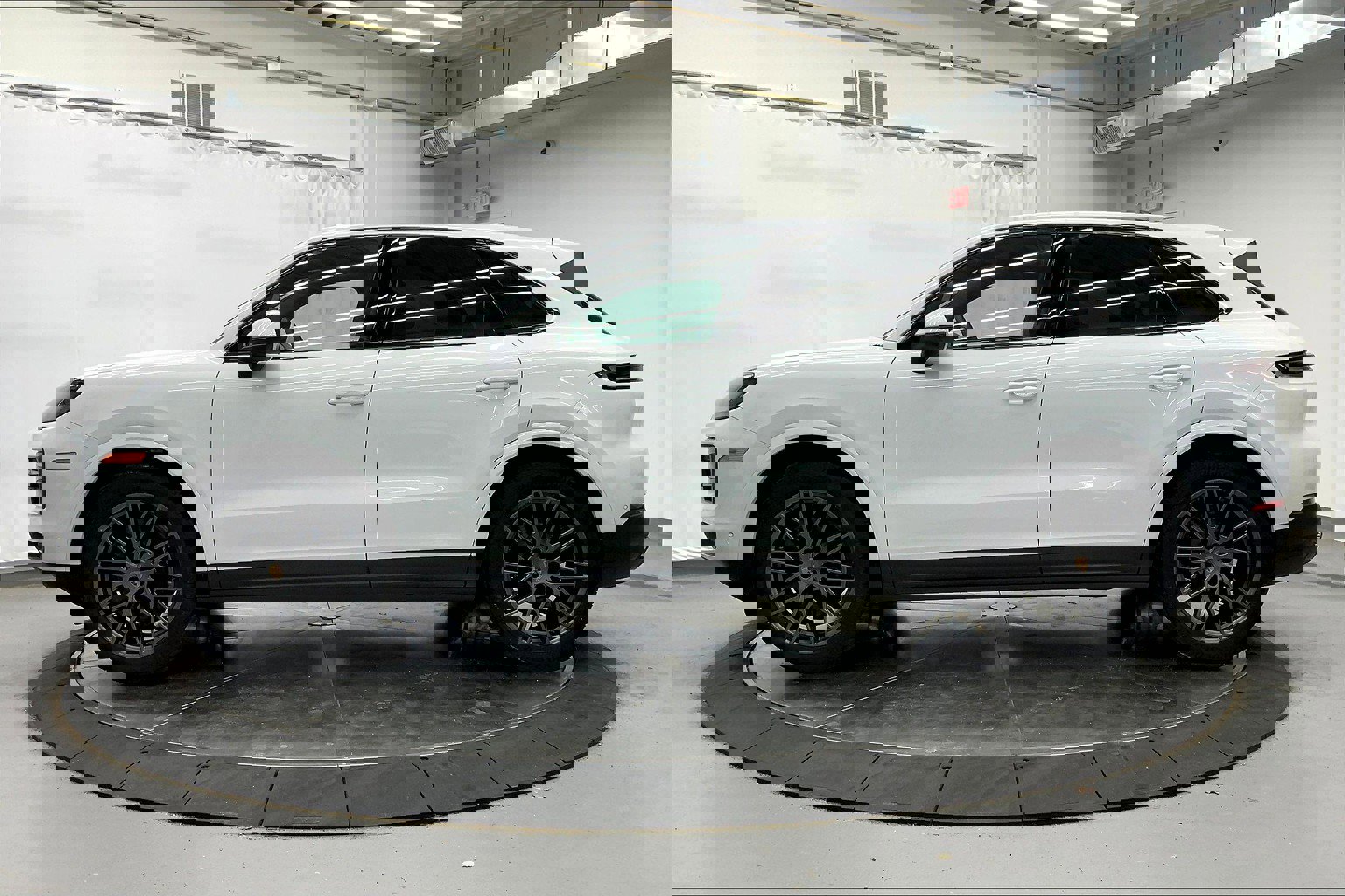 New 2025 Porsche Cayenne image 2