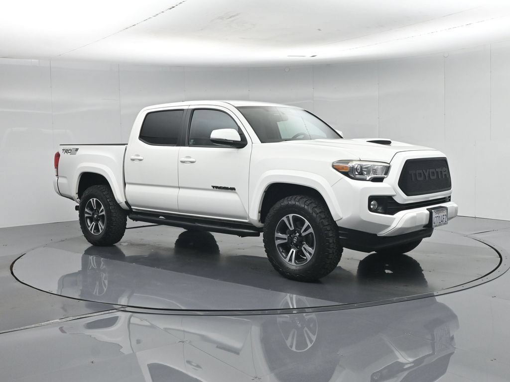 Used 2017 Toyota Tacoma TRD Sport w/ Tow Package RWD image 25
