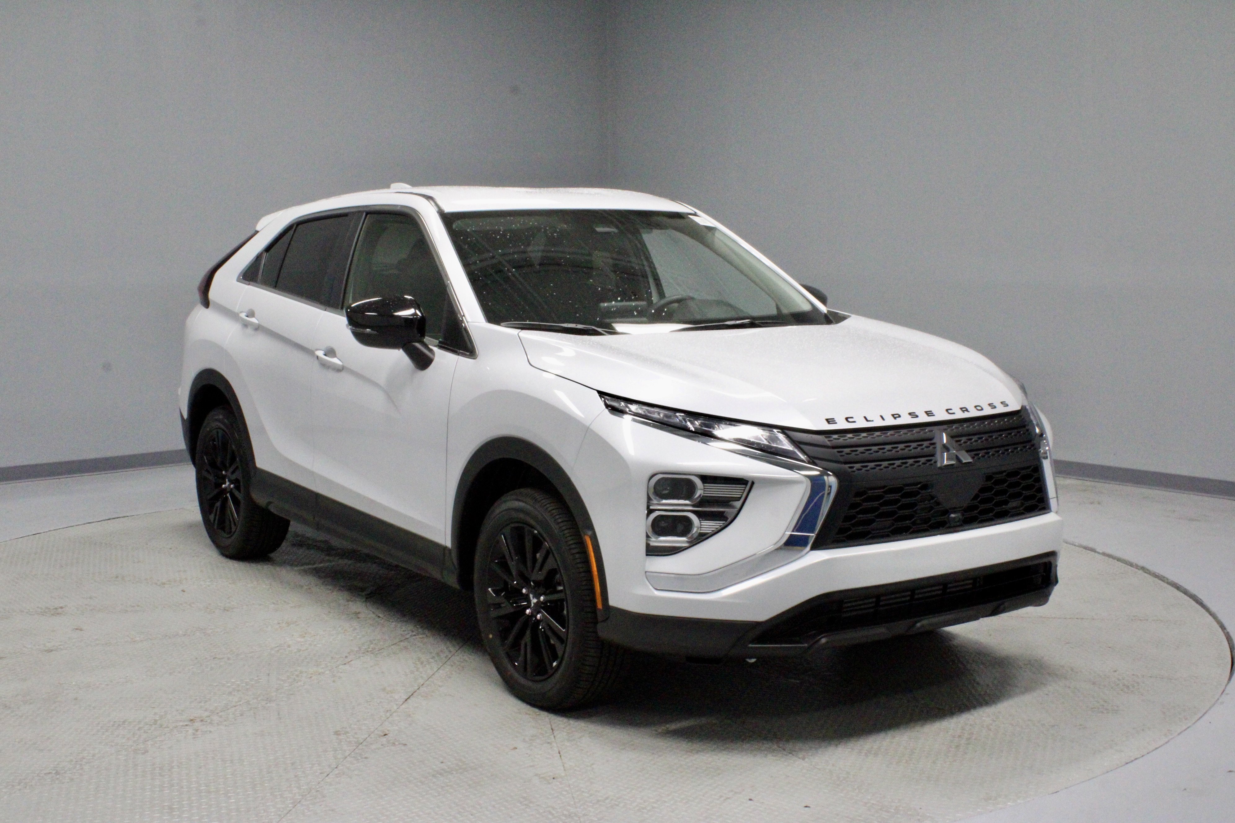 New 2026 Mitsubishi Eclipse Cross LE image 2