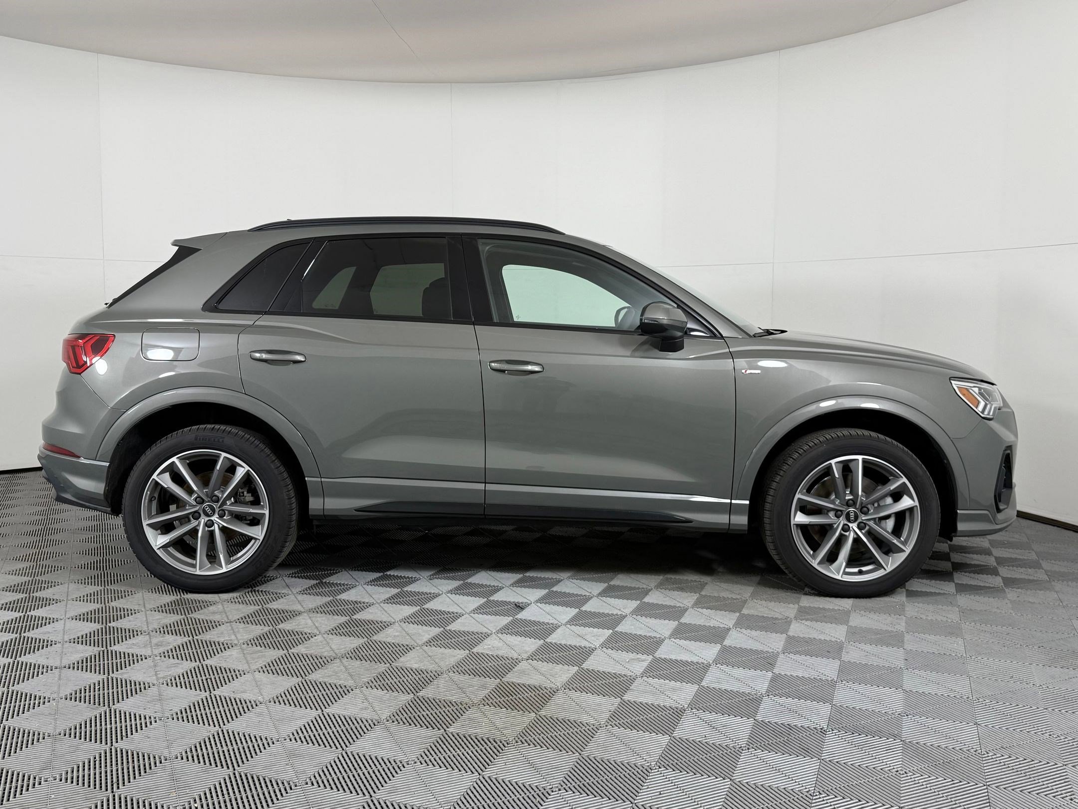 New 2025 Audi Q3 2.0T Premium image 8
