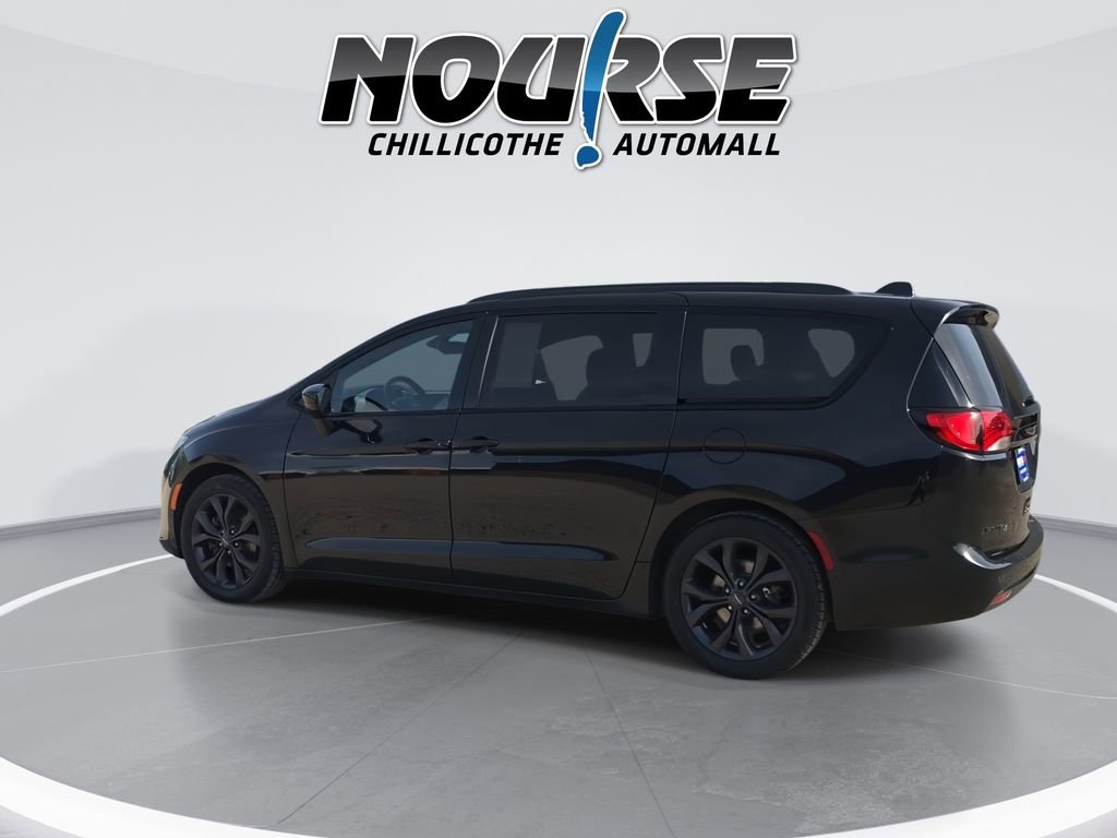 Used 2020 Chrysler Pacifica Touring-L w/ S Appearance Package image 6