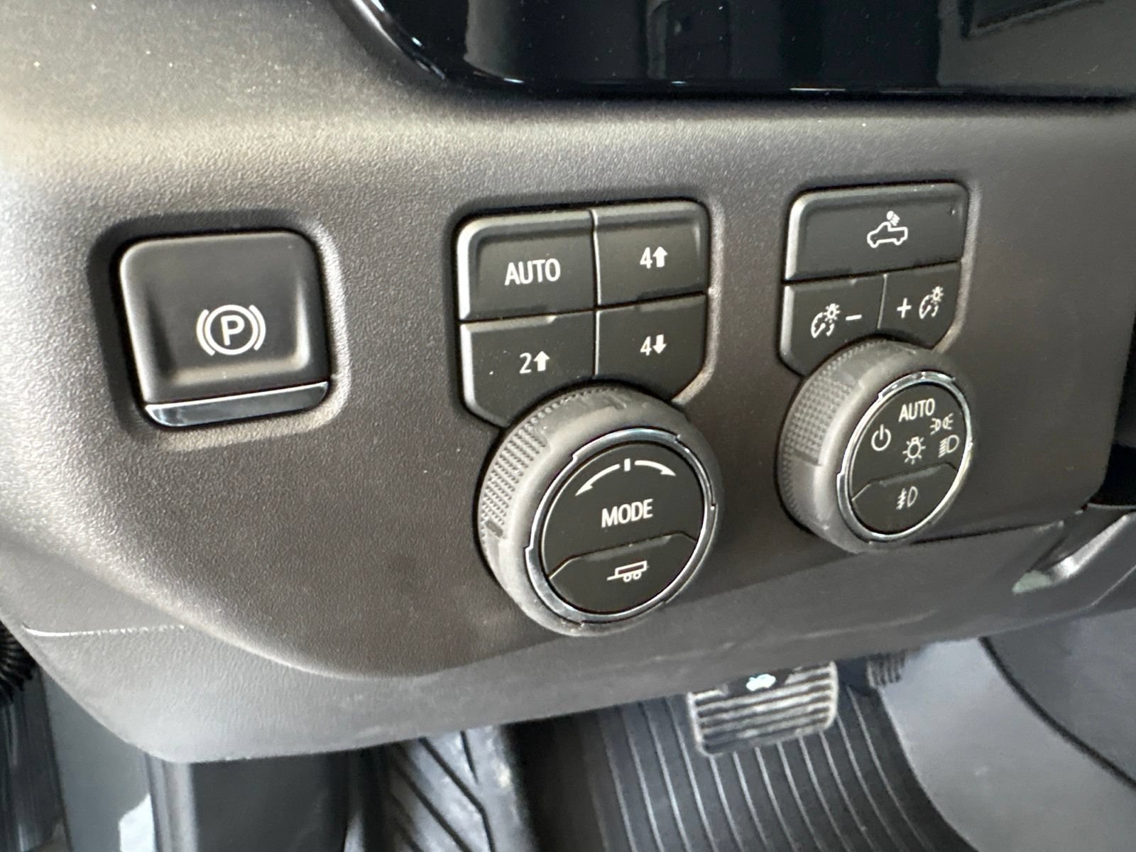 New 2026 Chevrolet Silverado 1500 LT Trail Boss w/ LPO, Dark Essentials Package AWD/4WD image 12