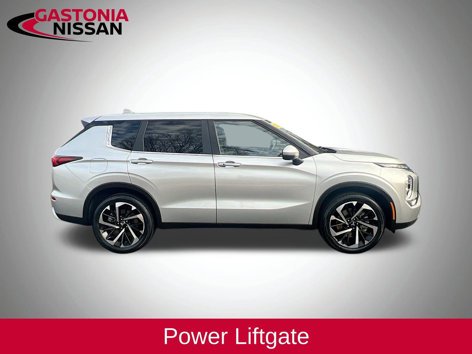 Used 2024 Mitsubishi Outlander SE image 10