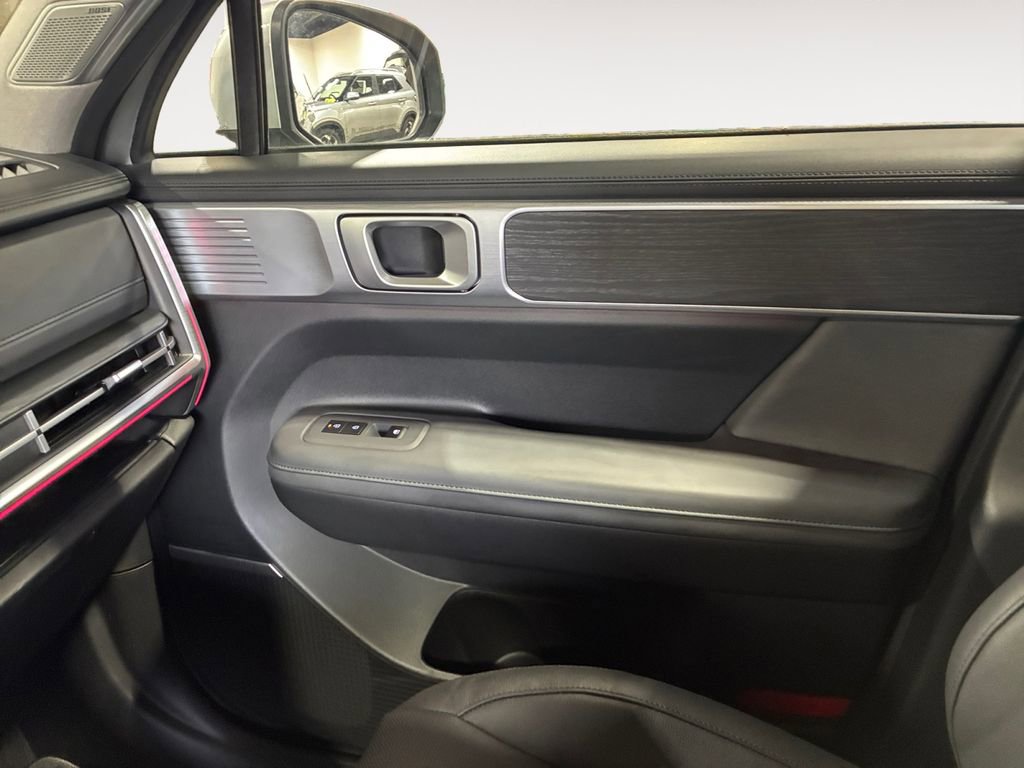 Used 2025 Hyundai Santa Fe Limited image 29