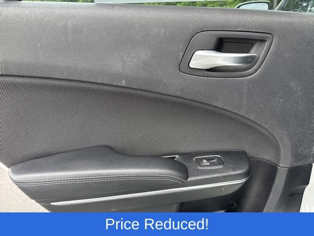Used 2015 Dodge Charger SE RWD image 18