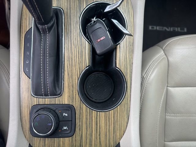Used 2019 GMC Acadia Denali w/ Technology Package FWD image 6