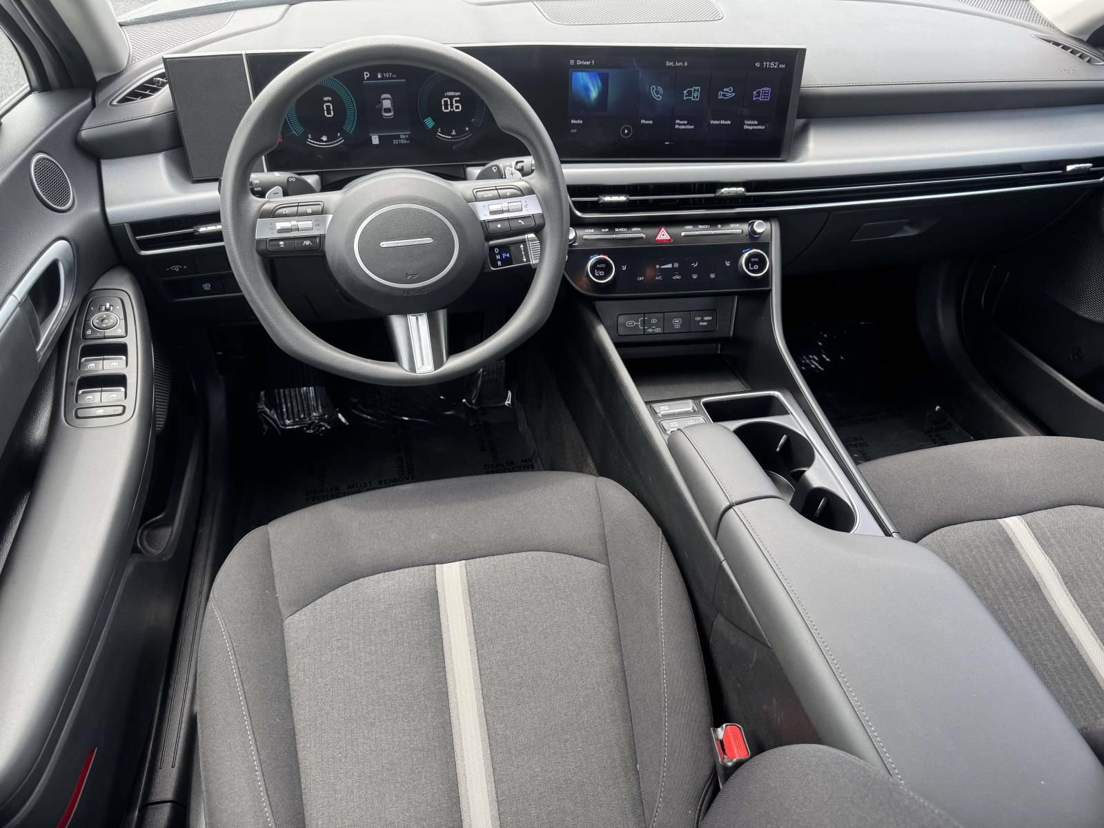 Used 2025 Hyundai Sonata SEL FWD image 2