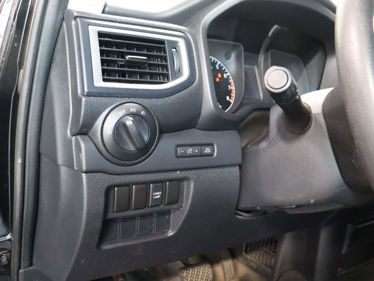 Used 2018 Nissan Titan S image 13