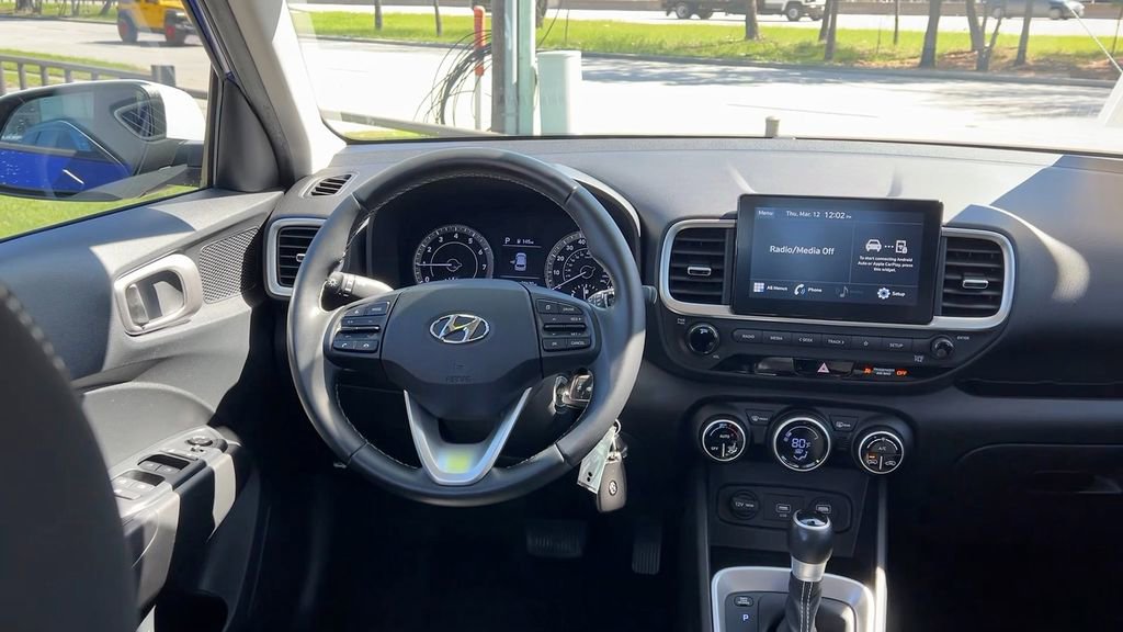 Certified 2021 Hyundai Venue SEL image 20