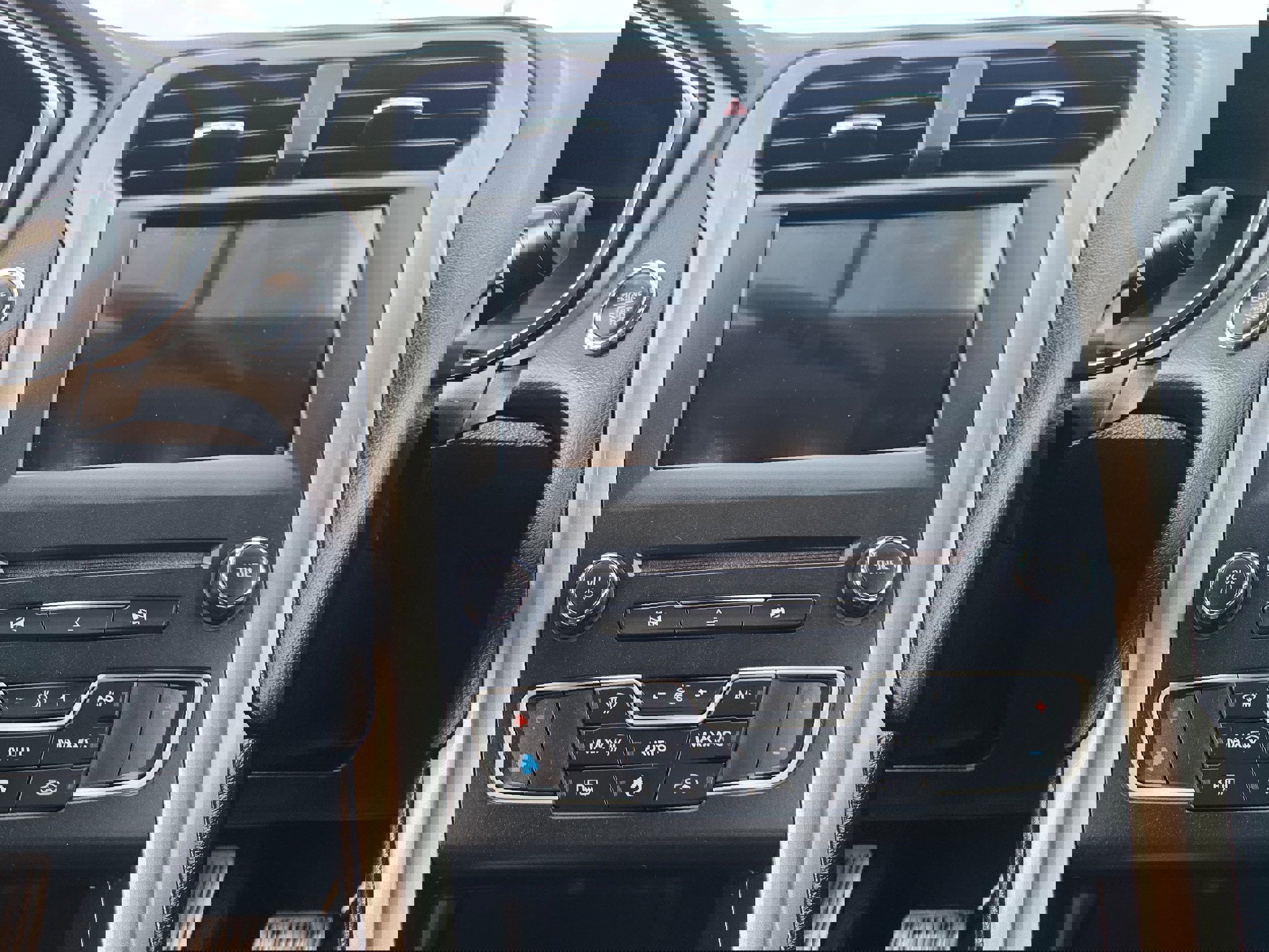 Used 2017 Ford Fusion SE w/ Equipment Group 201A image 17