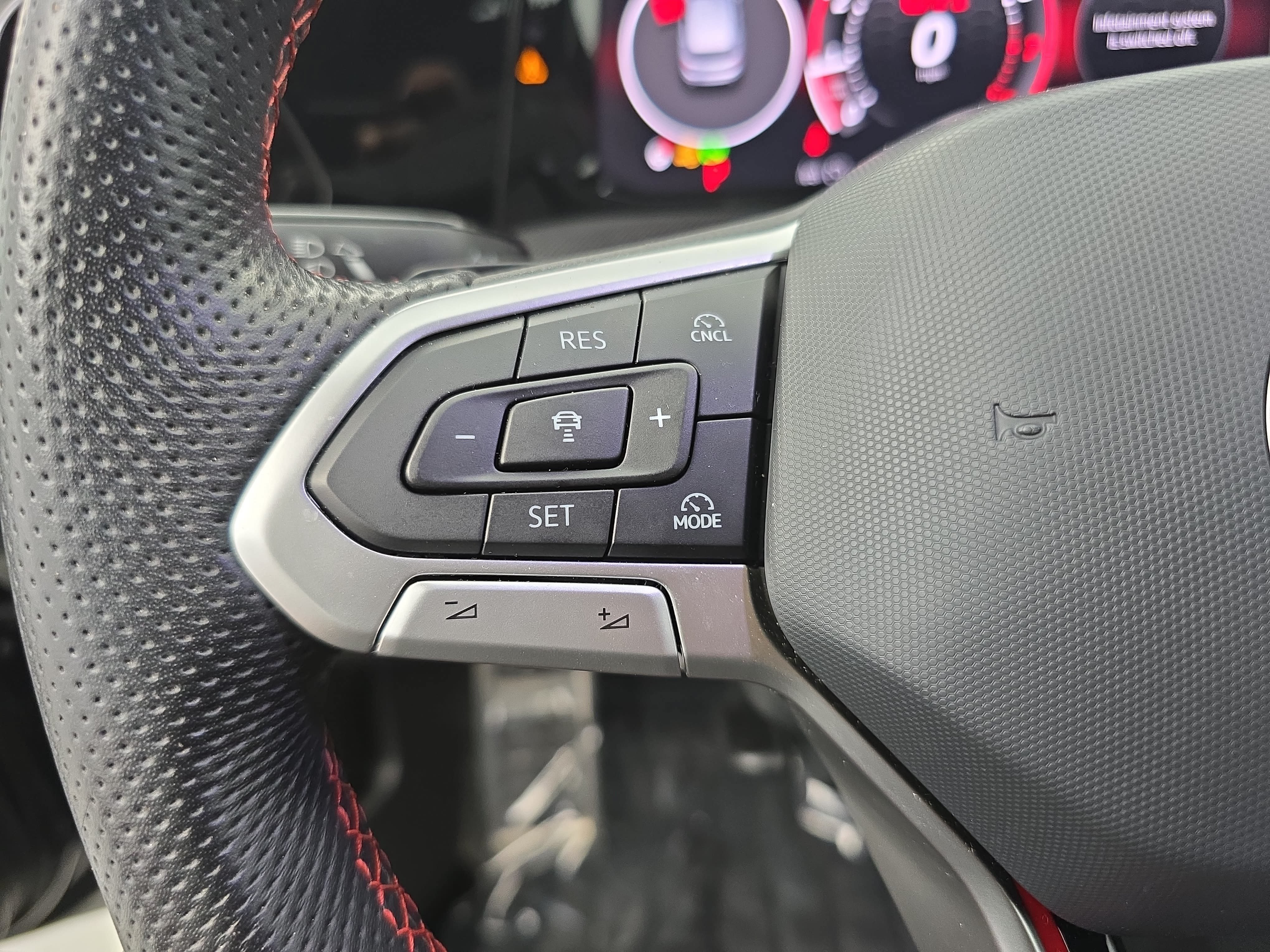 Used 2025 Volkswagen GTI SE FWD image 16